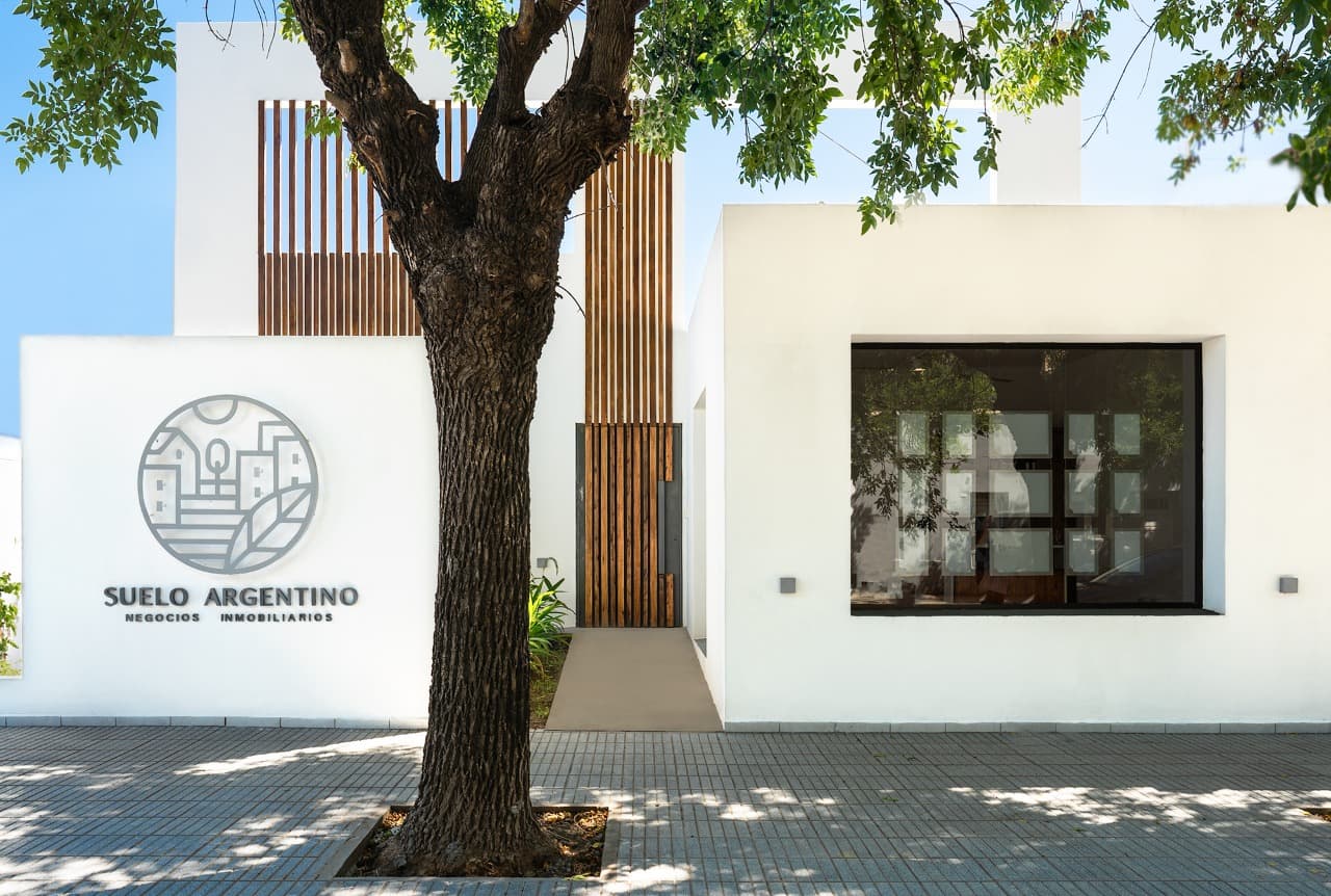 Frente de la oficina de Suelo Argentino en Jujuy 773, Villa María