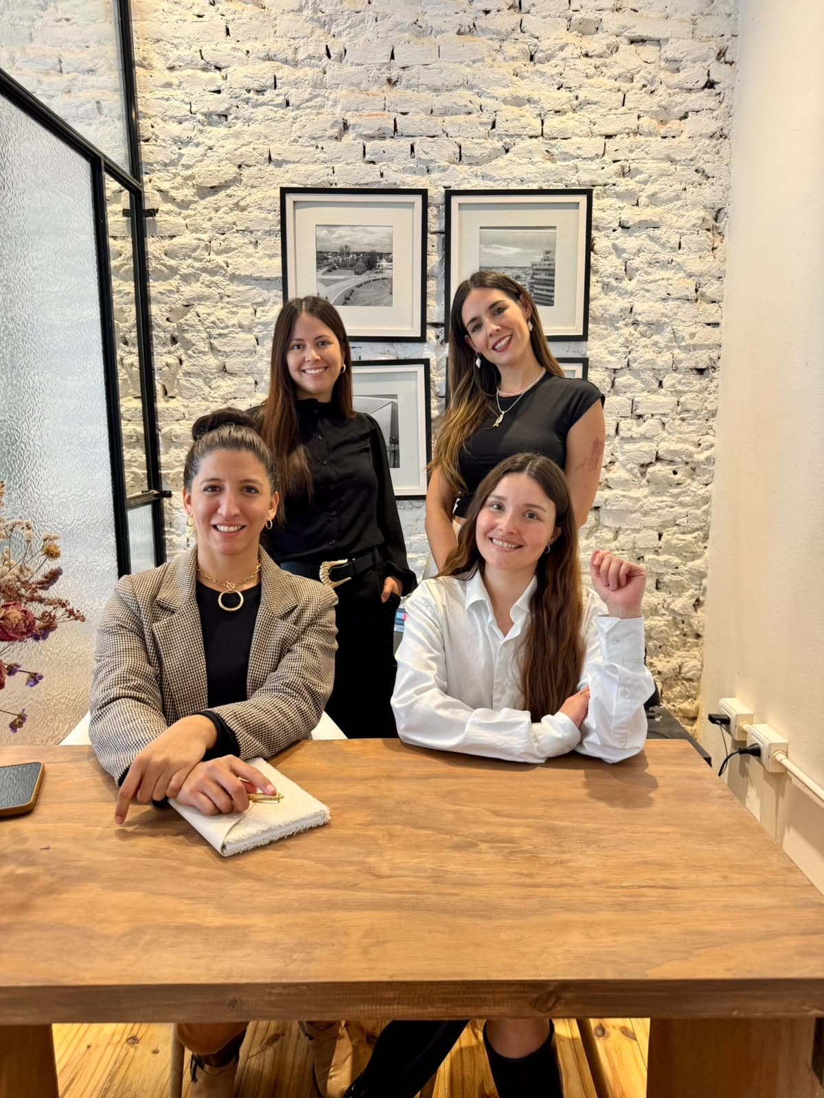 El equipo de Suelo Argentino en su oficina de Villa María